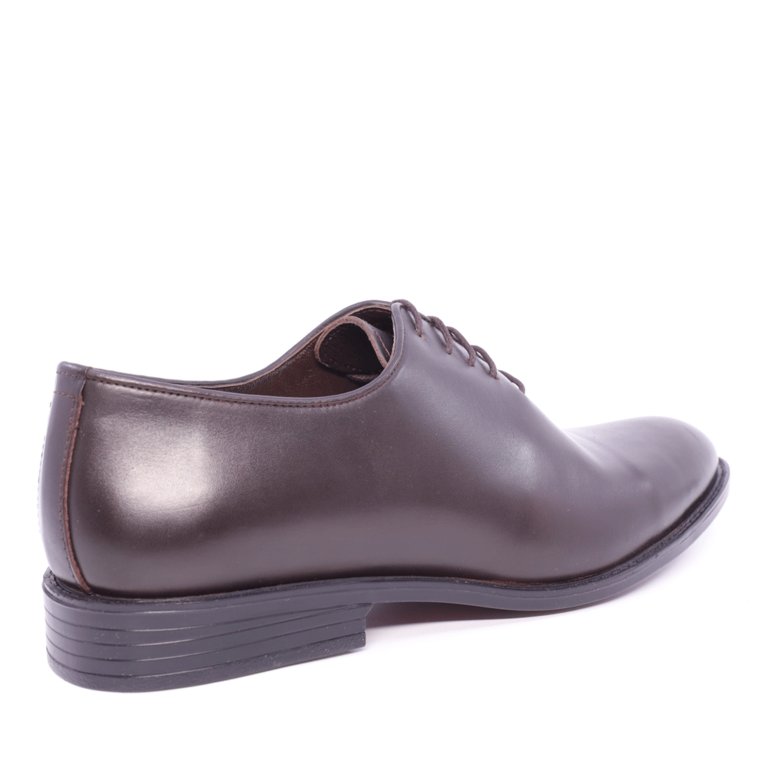 Men's brown leather oxford shoes by Benvenuti, model 1336BP161M.