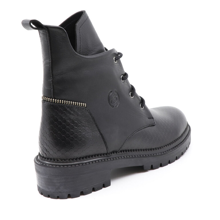 Benvenuti women ankle boots in black leather 3242DG3012N
