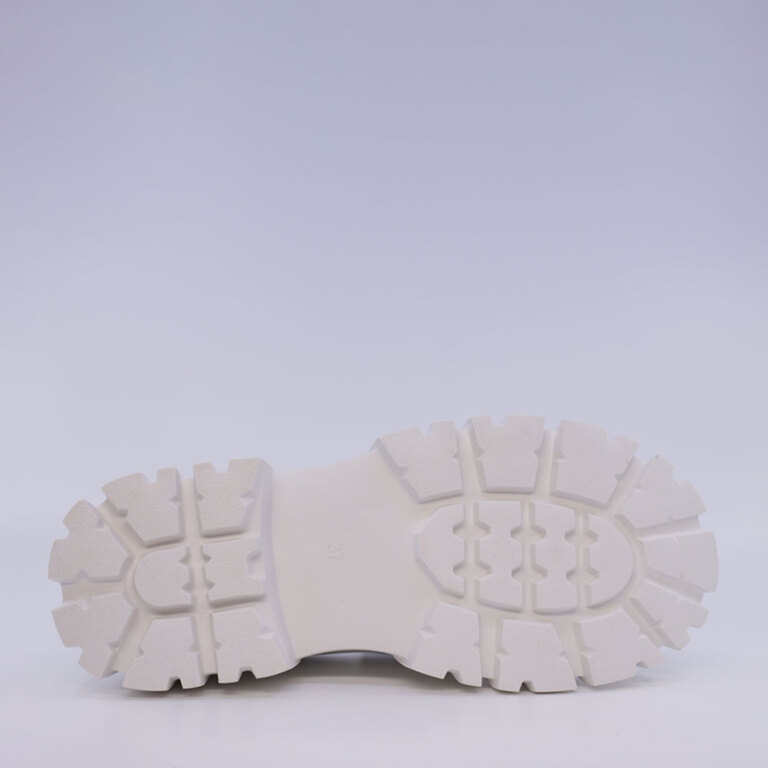 Pantofi tip loafer femei Benvenuti albi din piele cu lanț deco 3747DP501A