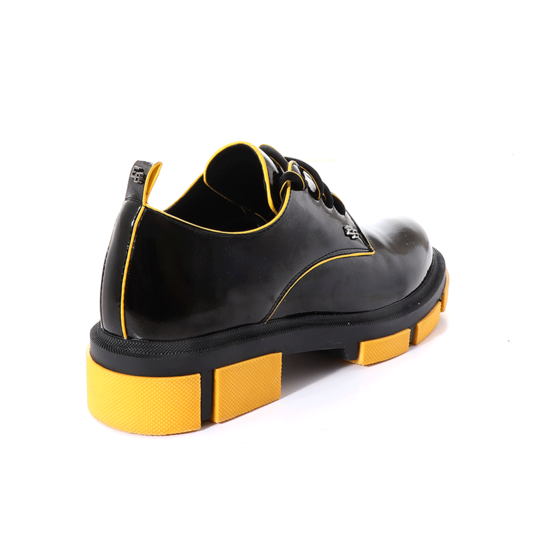 Pantofi derby femei Enzo Bertini negri lăcuiți cu detalii galbene 1121DP9132LN