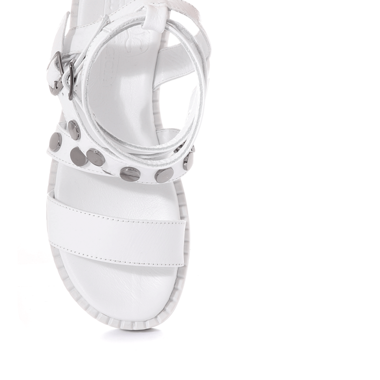 Sandale romane femei Luca di Gioia albe din piele cu accesorii metalice 3661DS02002A