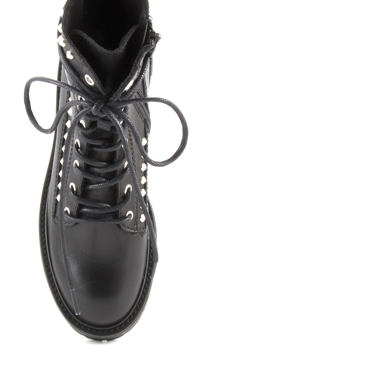 Steve Madden Women's Combat Boots in black leather with rivets 1460DGTORNADON