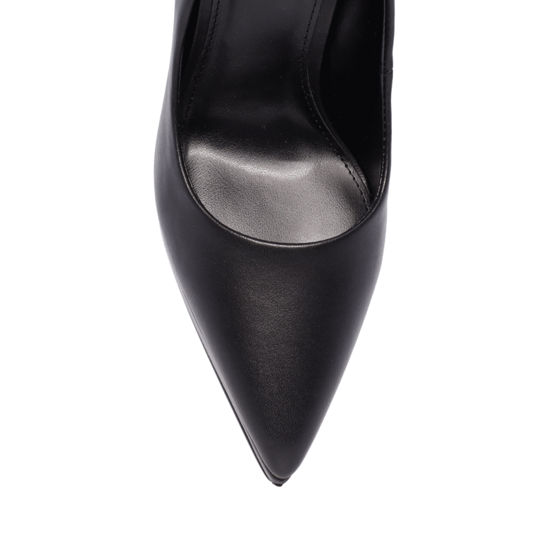 Women's black leather stiletto shoes by Steve Madden, model 1466DPKLASSYN.
