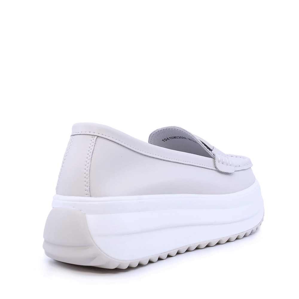 Mocasini femei Benvenuti din piele bej cu accesoriu deco 1941DM026BE