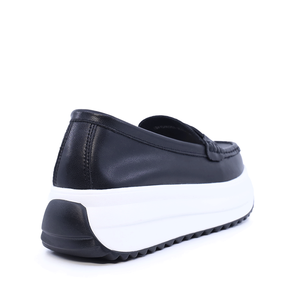 Mocasini femei Benvenuti negri din piele cu accesoriu deco 1941DM026N