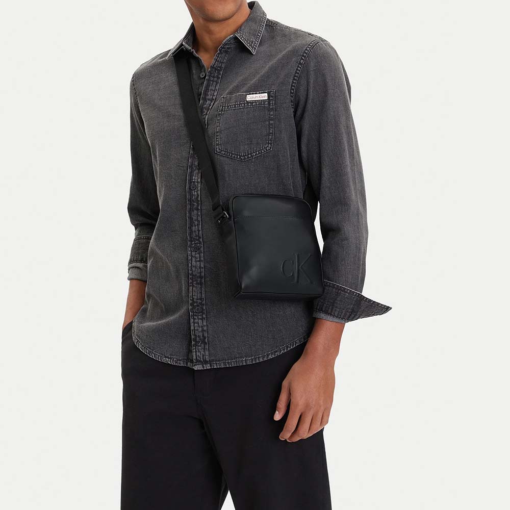 Geantă crossbody bărbați Calvin Klein neagră cu logo frontal 3100BGEA3248N - 1 | YEO