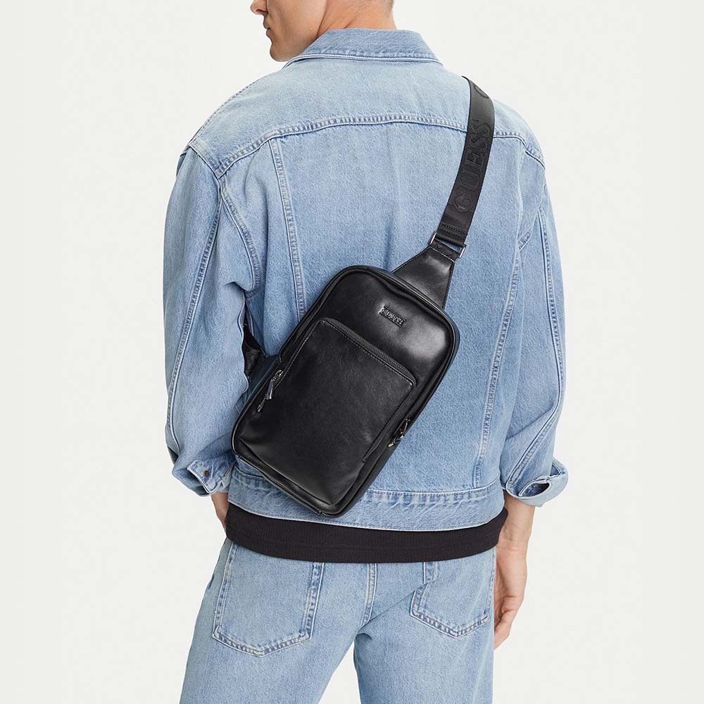 Geantă crossbody bărbați Guess neagră cu logo metalic 920BGEAHMBOCAP5326N - 1 | YEO