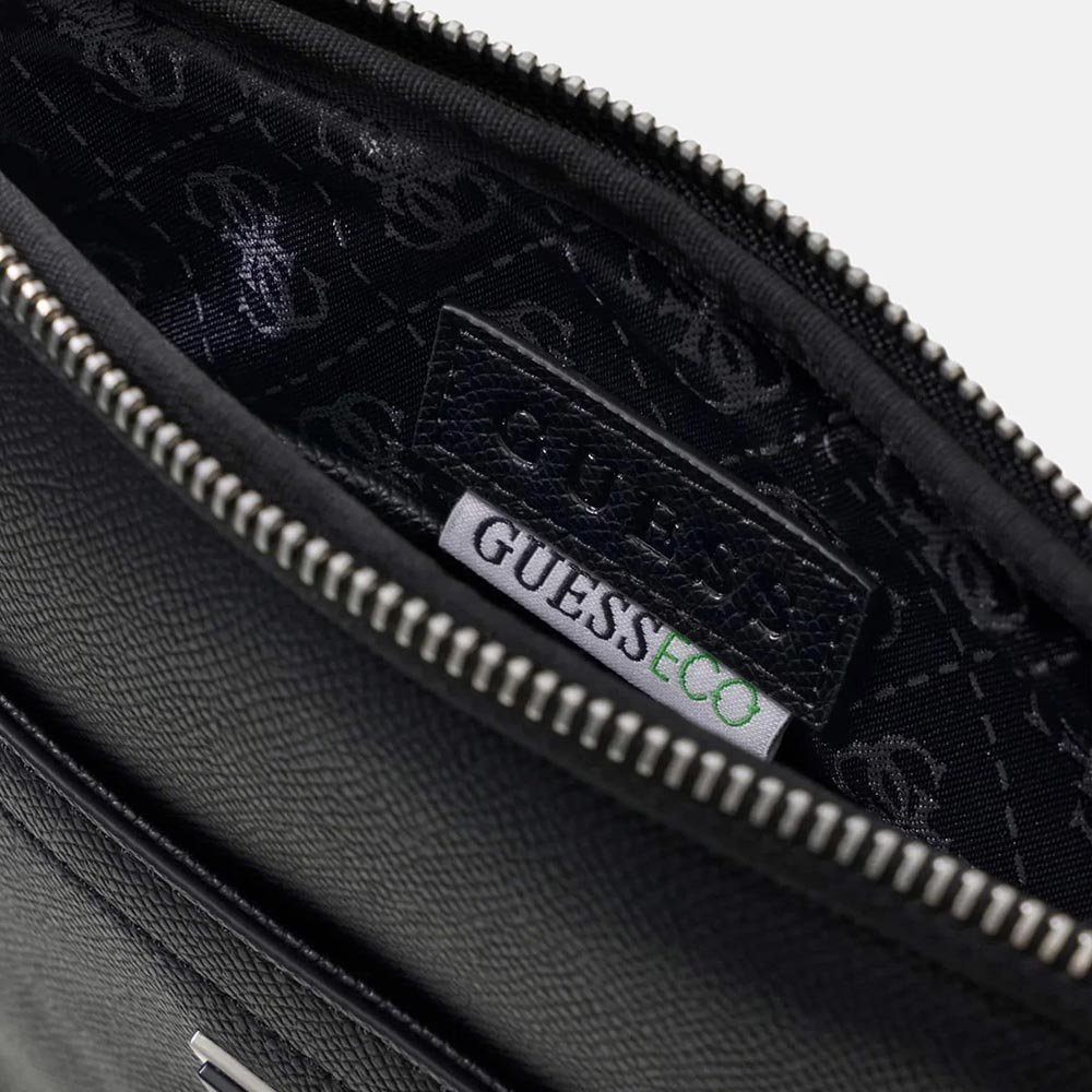 Geantă crossbody bărbați Guess Milano neagră cu logo metalic 922BGEAHMMISLP6423N