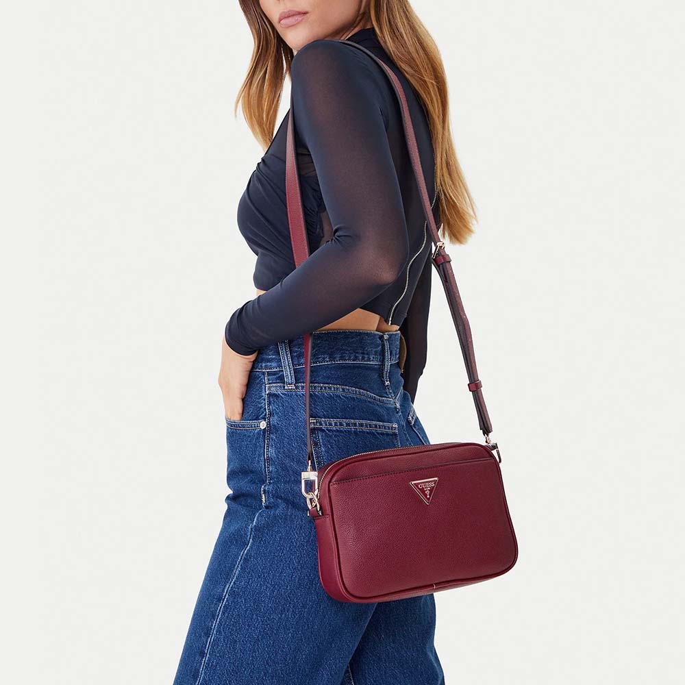 Poșetă crossbody femei Guess Meridian II bordo cu logo 910POSSHWBG6974140BO - 1 | YEO