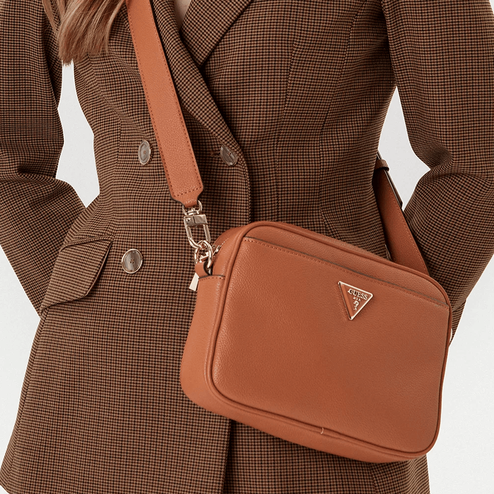 Poșetă crossbody femei Guess Meridian II cognac cu logo 910POSSHWBG6974140CO - 1 | YEO