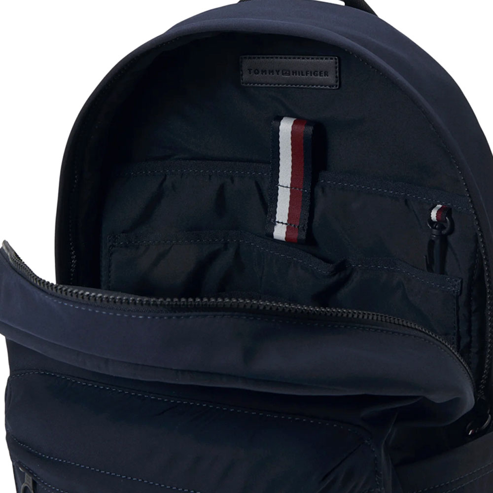 Rucsac Tommy Hilfiger bleumarin din material textil parțial reciclat 3427RUCS1788BL